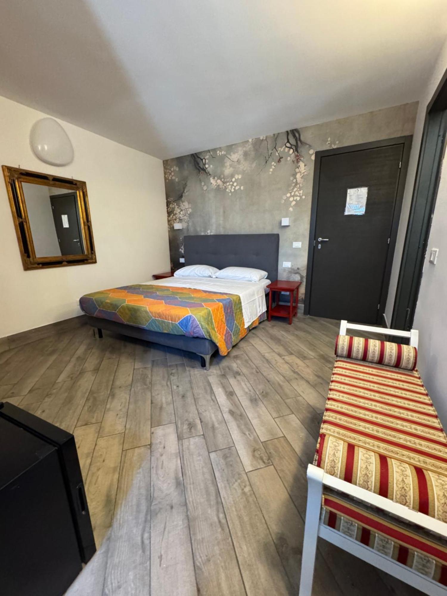 Relais Al Porto Hotel Peschiera del Garda Bagian luar foto