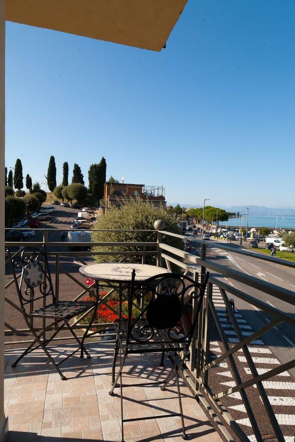 Relais Al Porto Hotel Peschiera del Garda Bagian luar foto